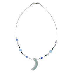 Vírkeðja með glerperlum og sigðhengiskrauti gráblá enamel 42cm