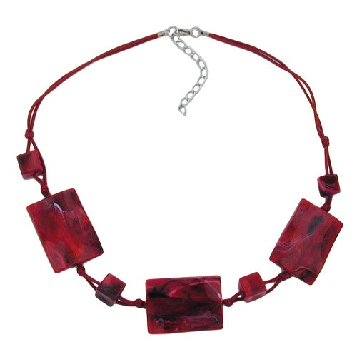 Keðja 3x 35x25mm ferköntuð bylgjað rauð-svört marmaruð 45cm