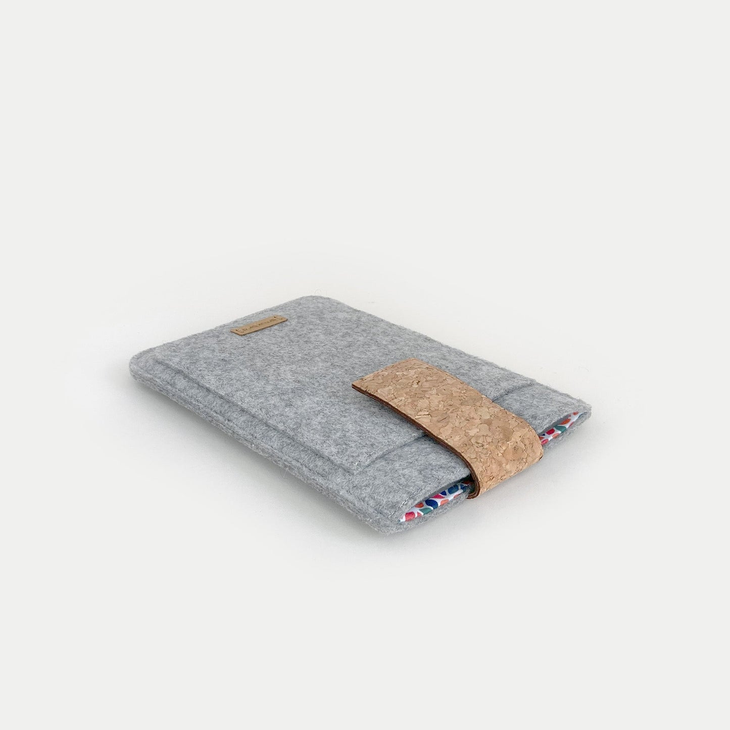 Hülle für Kindle Paperwhite 12. Gen | mit Magnetverschluss und extra Fach | hellgrau - Colorful | Modell "HAKA"