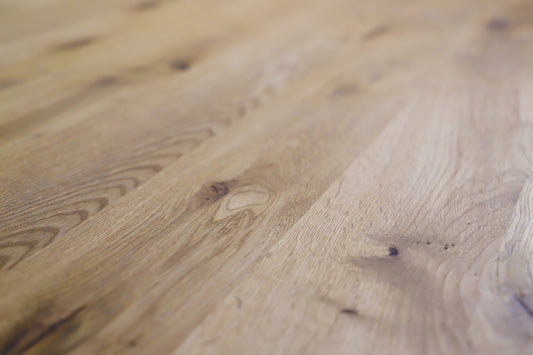 Esstisch Emil Oval mit Schweizer Kante Spider Gestell Eiche wildeiche massiv