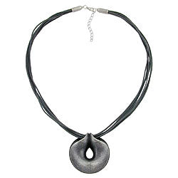 Keðja 52mm plasthengiskraut, forn silfurlitaður snúra, grár 55cm