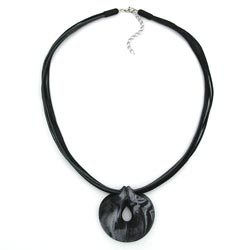 Keðja 52mm plasthengiskraut með gráum og silfurlituðum marmaraþræði, gráum og svörtum 55cm