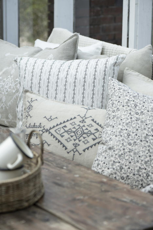 Decorative cushion with flowers, beige/black