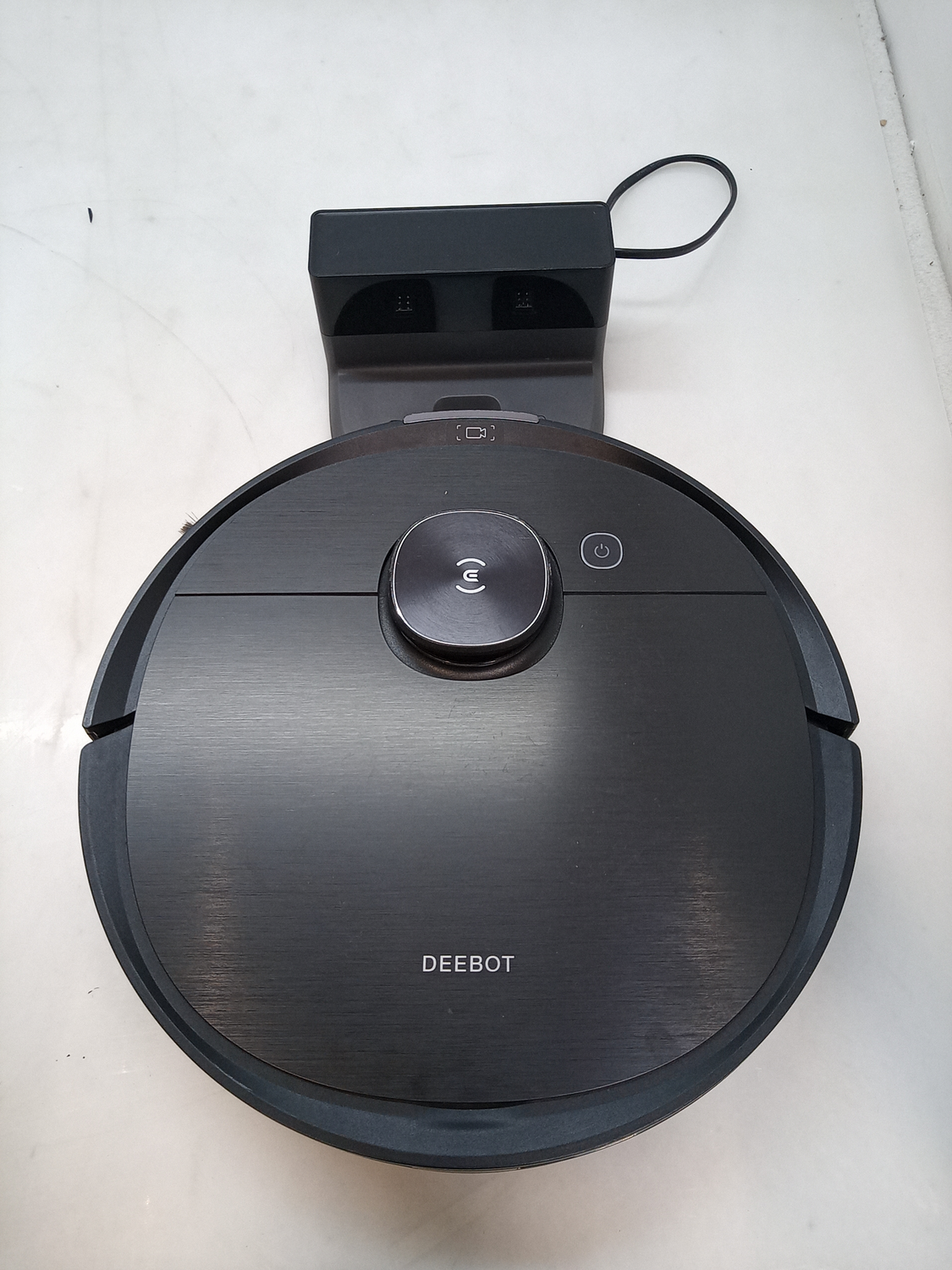 B-lager Ecovacs Deebot Ozmo sjálfvirk ryksuga, galluð.