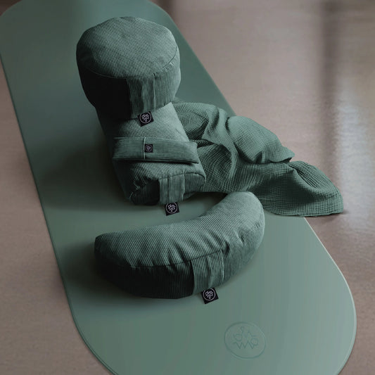 Hönnunarjóga hálfmána koddi - Skógarsnúrur