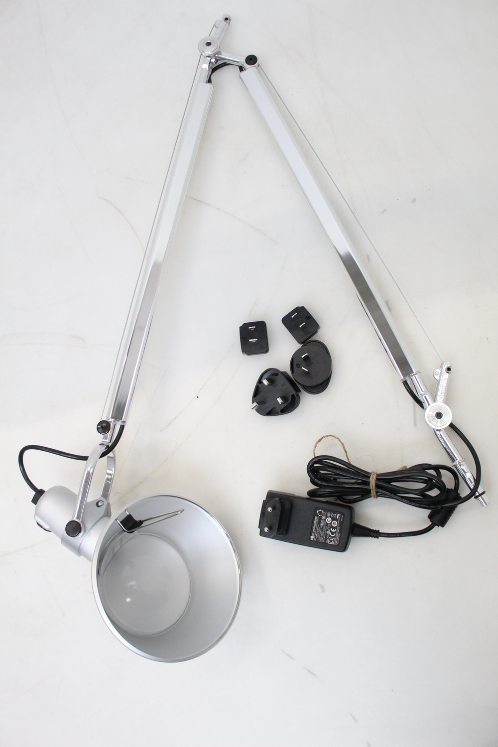 B-flokks Artemide borðlampi Tolomeo Tavolo LED fótur 10 W