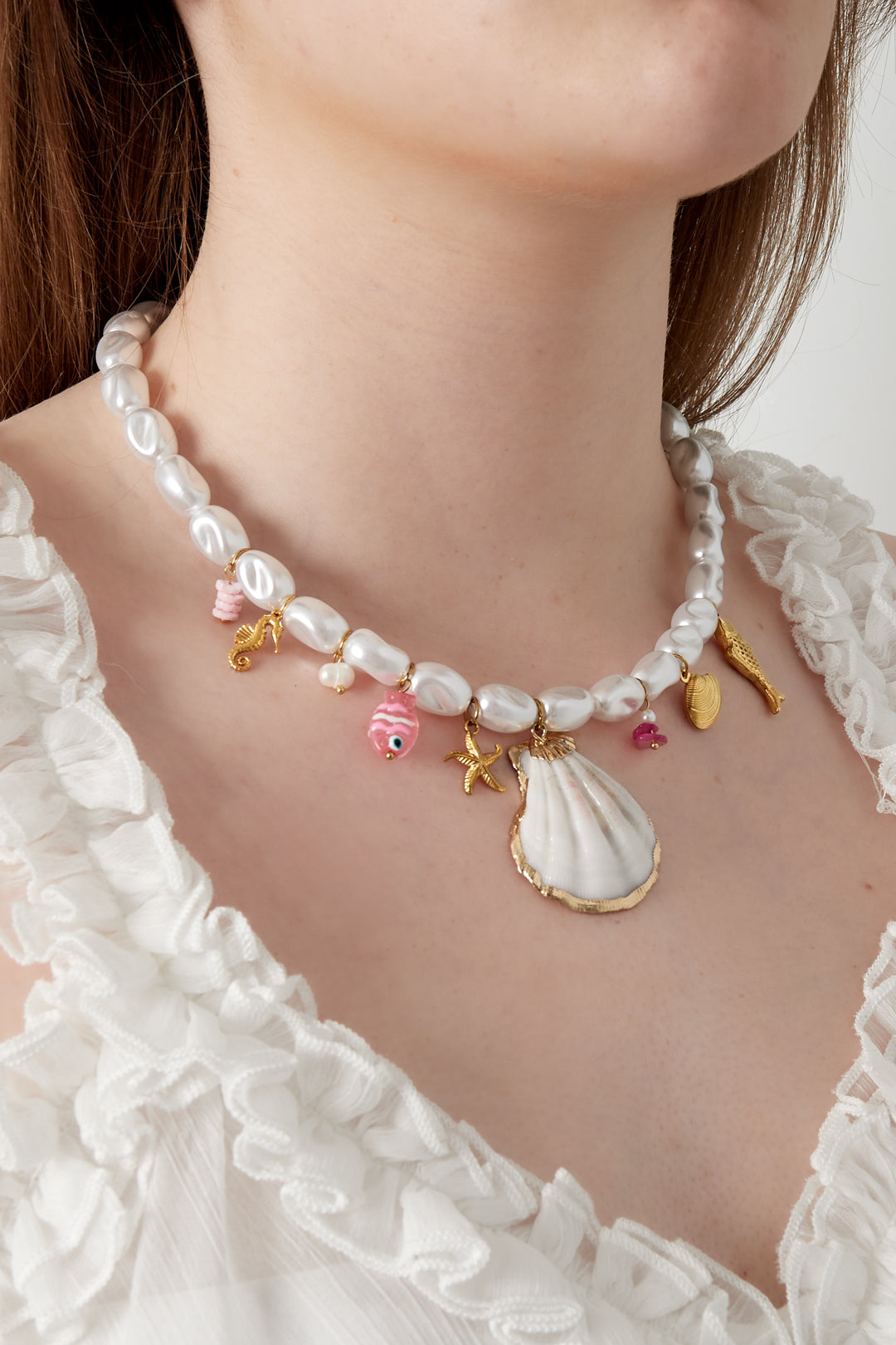 Halskette mit Muschelperlen