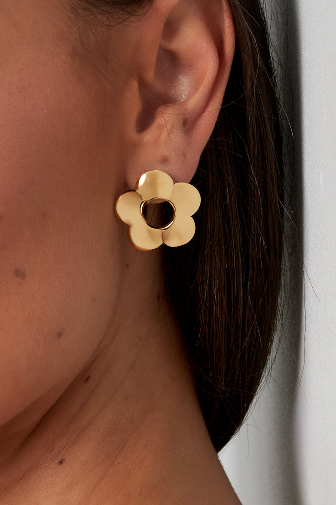 Große Blumenohrringe