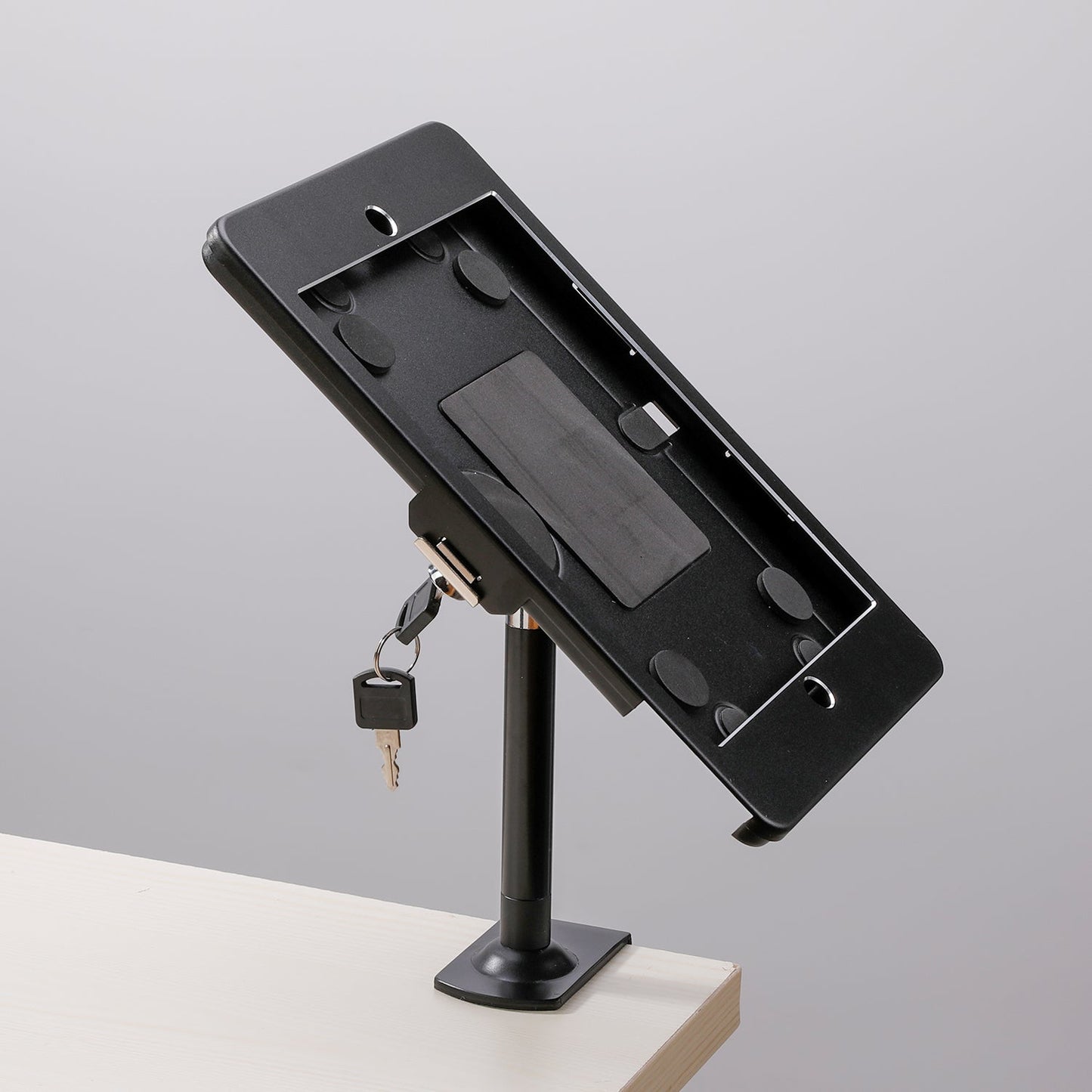 SYSTEM-S stöngfesting með lásfestingu úr málmi í svörtu fyrir iPad Pro 11"