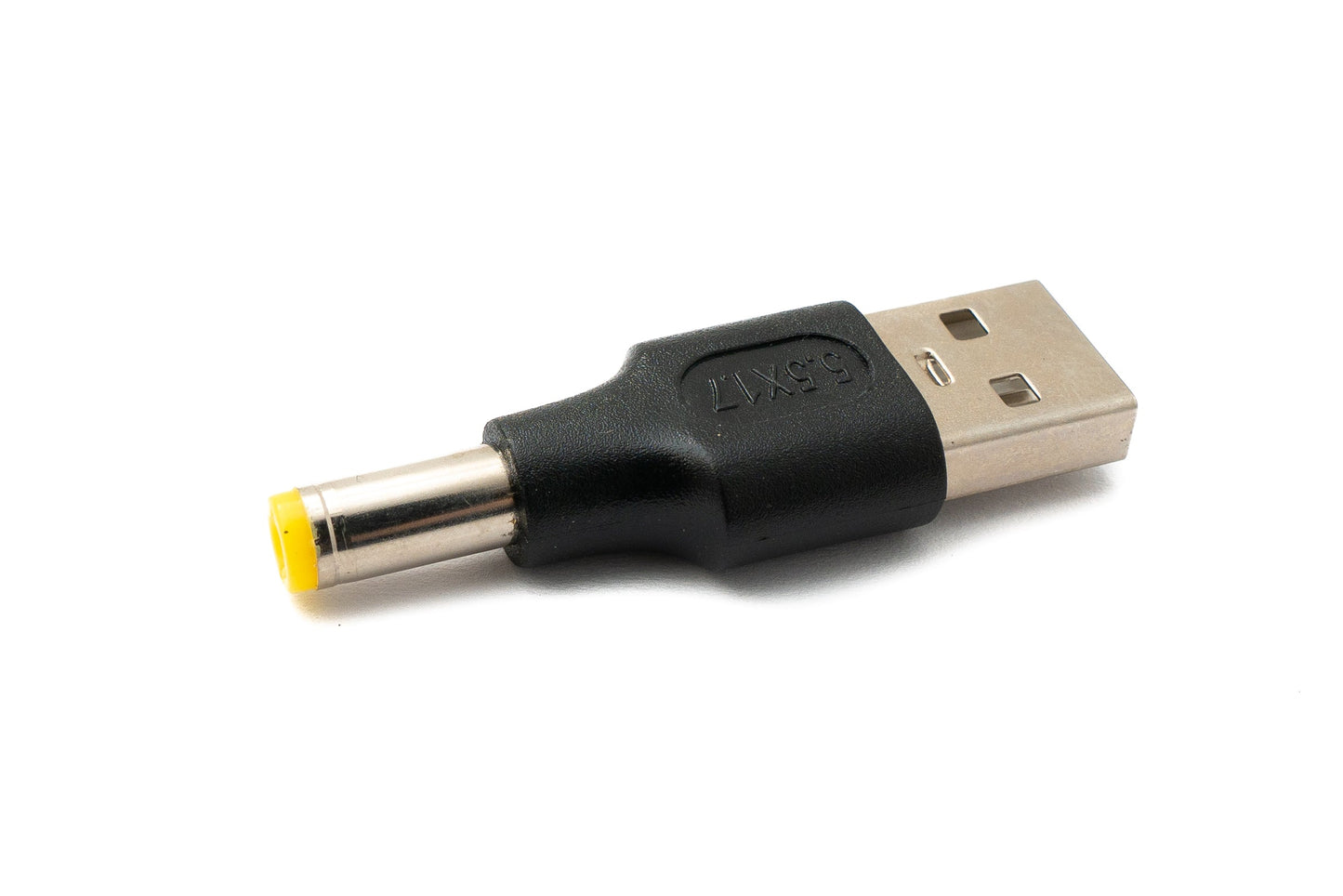 SYSTEM-S DC millistykki 20V 5,5 x 1,7 tengi í USB 2.0 tengisnúra í svörtu