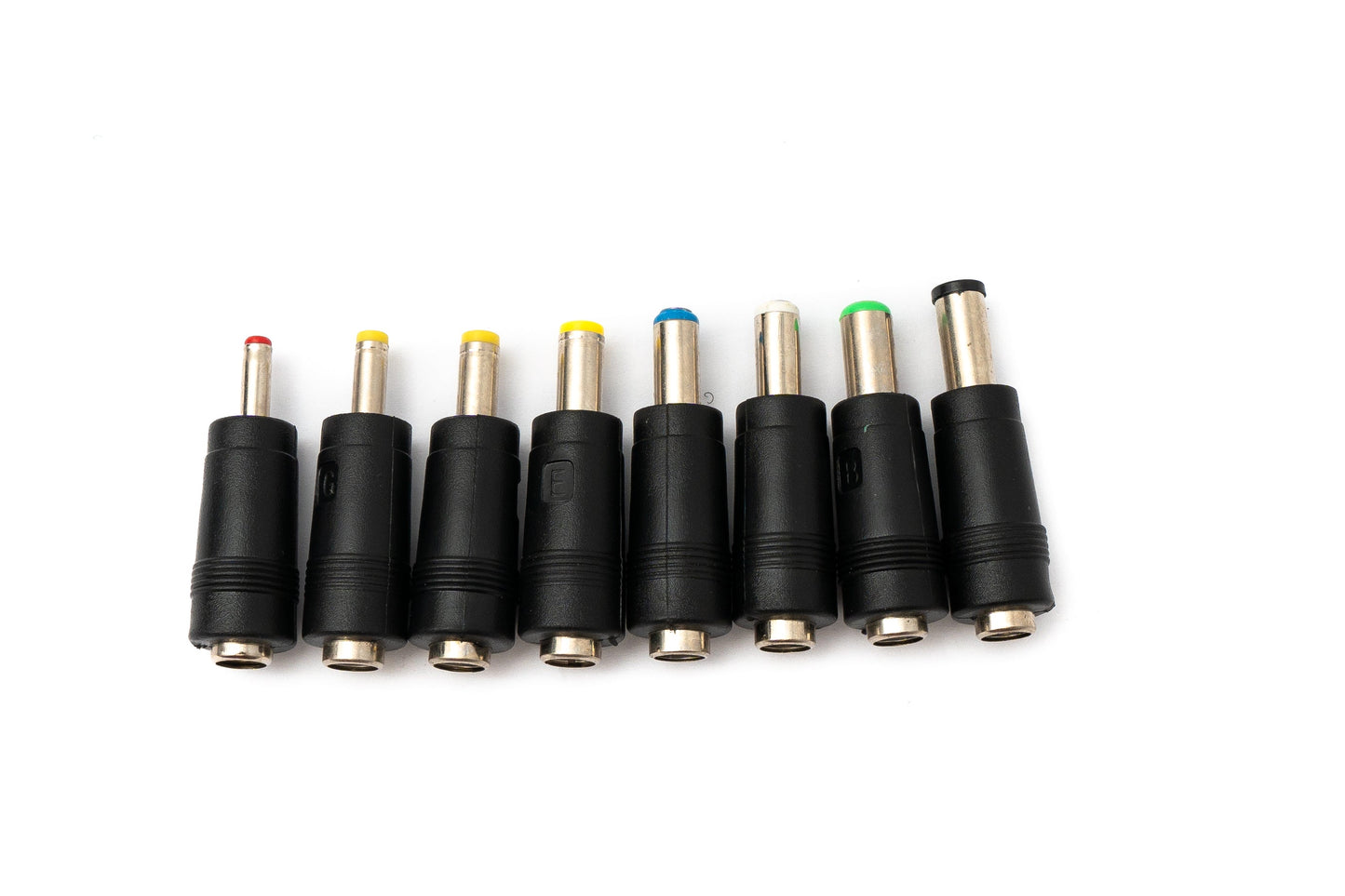 SYSTEM-S DC millistykki sett með 8 DC 20V 5,5 x 2,1 mm fyrir fleiri DC tengisnúrur í svörtu