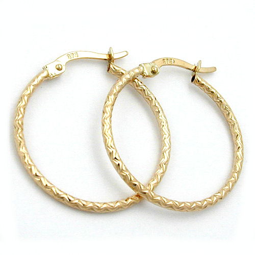 Hoop earring 23x1.5mm clip clasp pattern shiny diamond cut 9Kt GOLD
