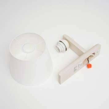 B-flokks Lambur veggljós Svíþjóð, vegglampi, veggljós með tréramma, beinhvítt