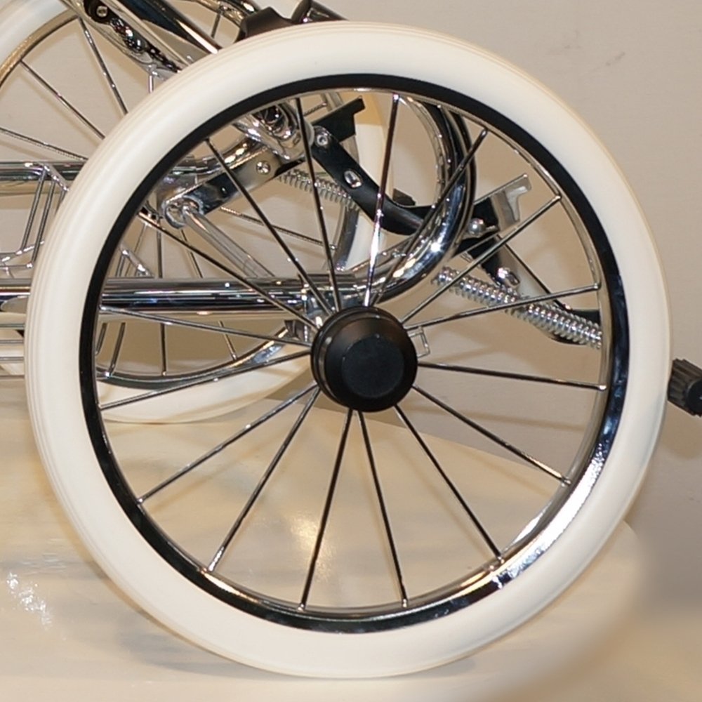 EICHHORN víðikörfu fyrir barnavagna, hvít körfa, ljósbrúnt efni - stórt liggjandi svæði, mjúkt fjöðrandi, þar á meðal dýna og regnhlíf