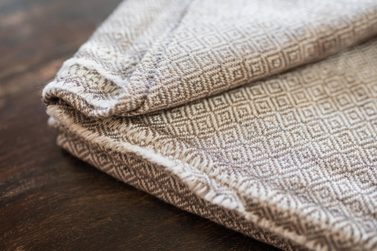 Ólitað kasmírteppi með rúðóttu mynstri - grábrúnt - 135 x 270 cm