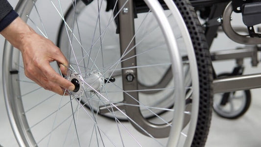 Faltbarer Aktivrollstuhl mit Aluminiumrahmen – AT52309