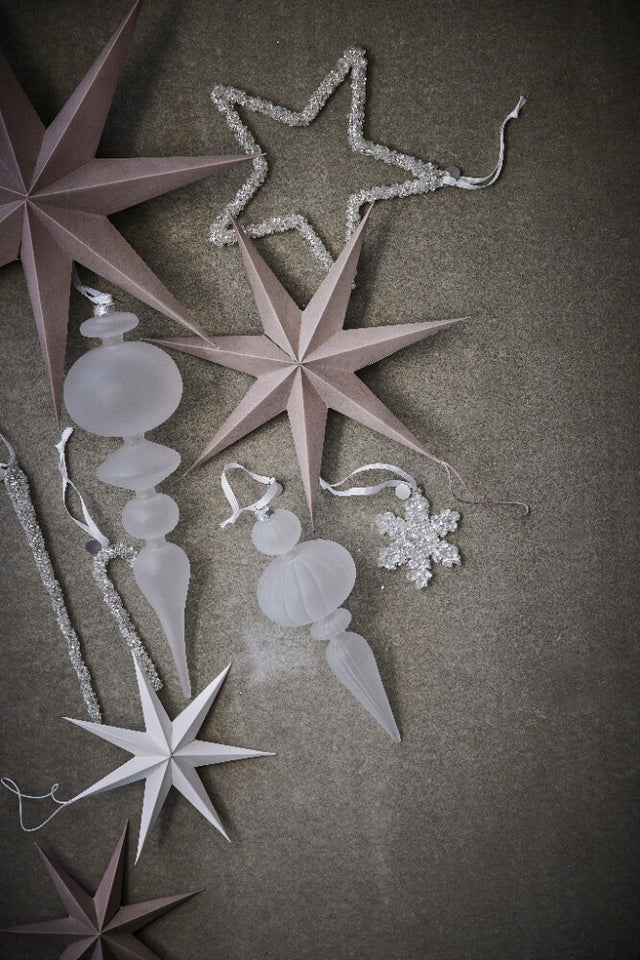 Star paper, in 2 sizes and 3 colors