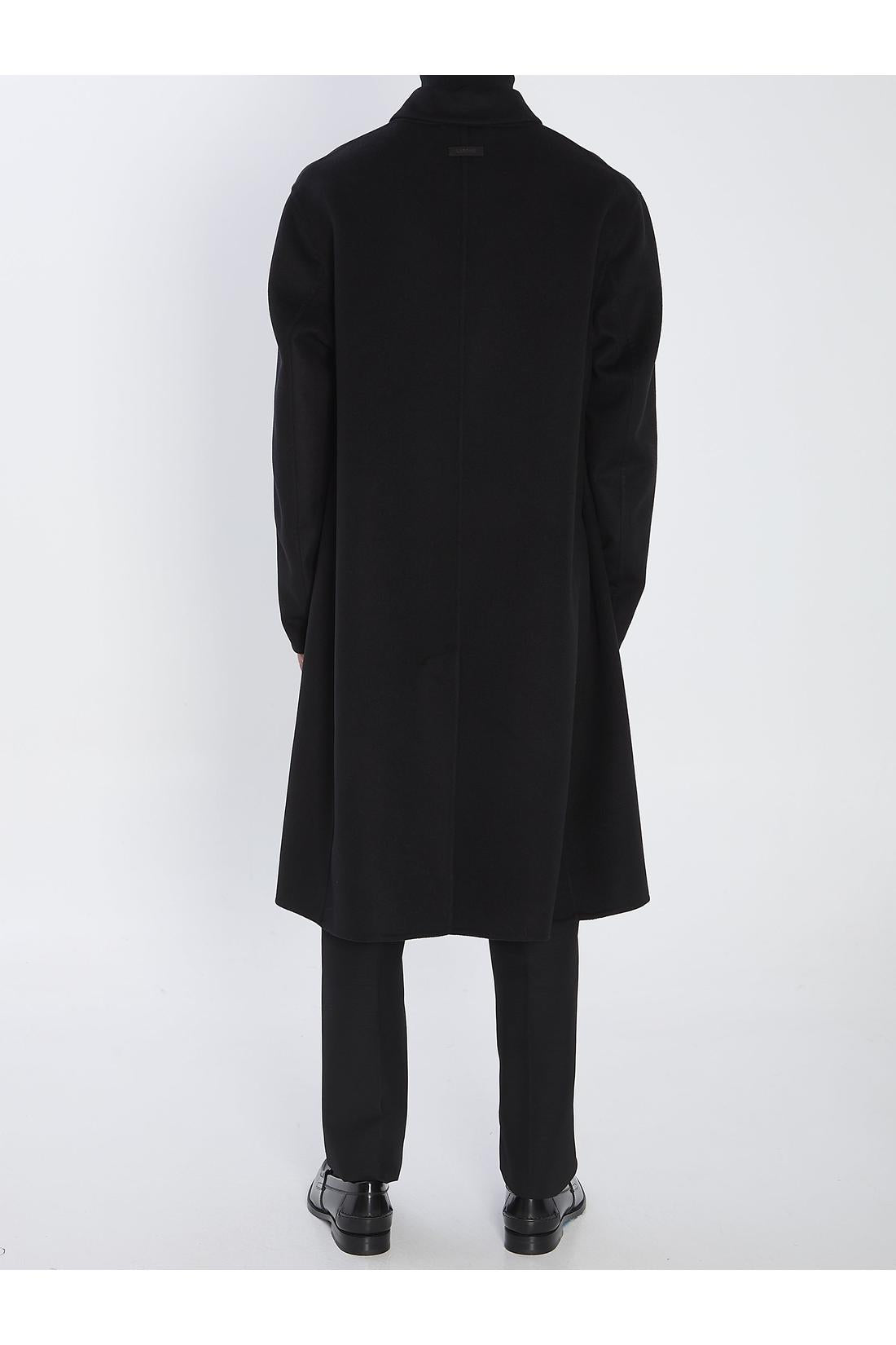 Coat in pure virgin wool