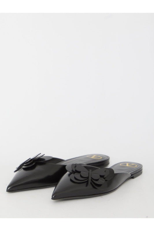 Flat mules in leather