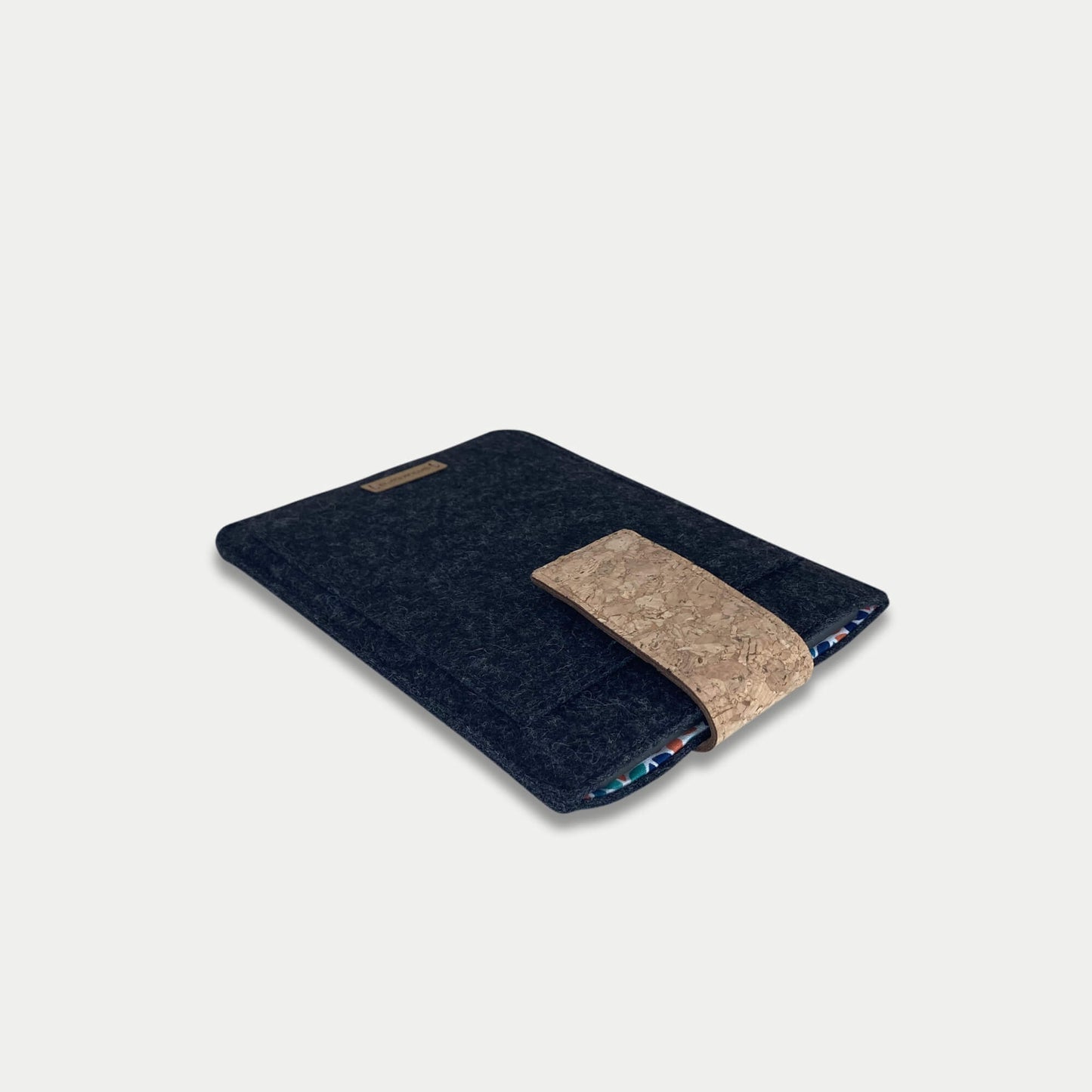 Hülle für Kindle Colorsoft 1. Gen | mit Magnetverschluss und extra Fach | anthrazit - Colorful | Modell "HAKA"