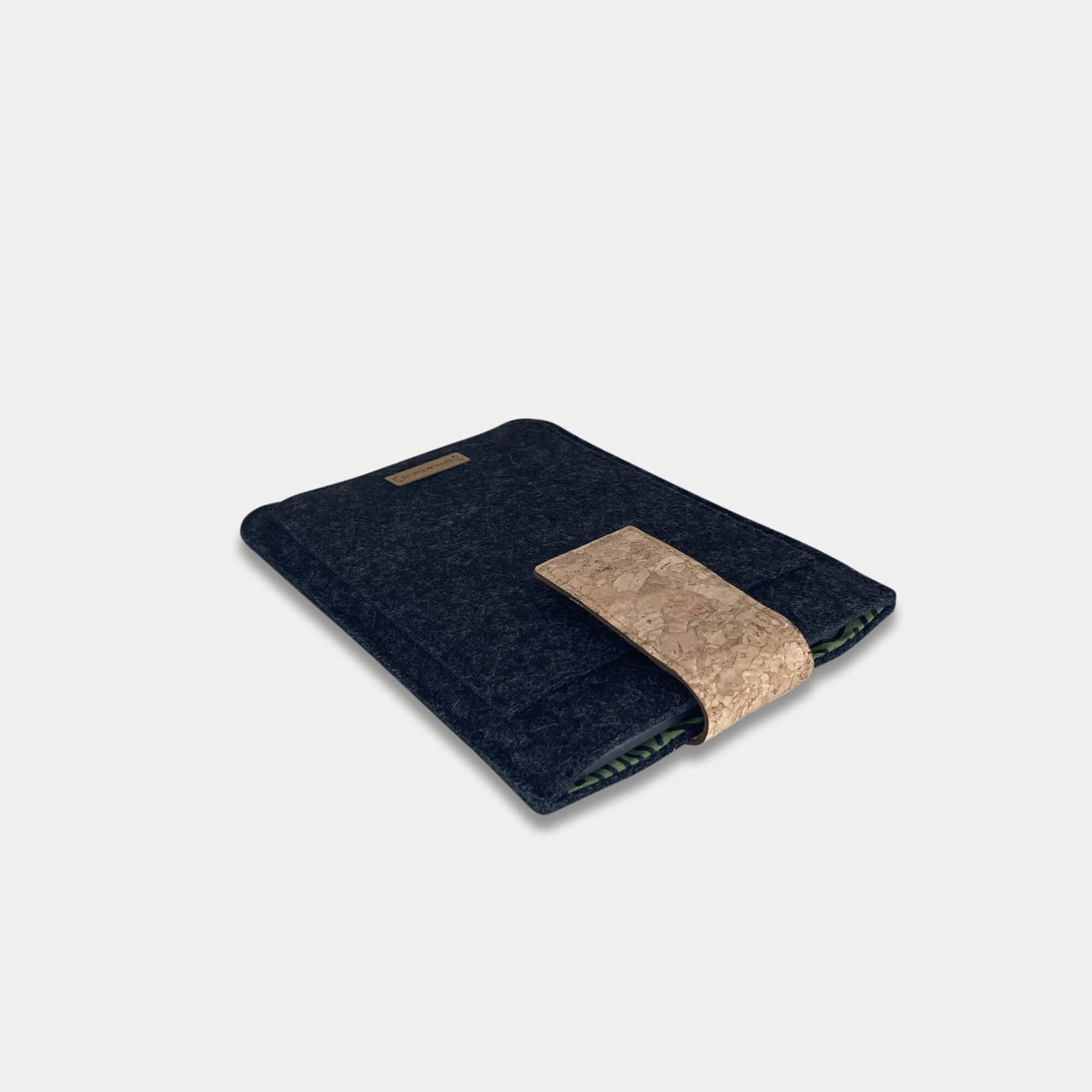 Hülle für PocketBook InkPad Color 3 | mit Magnetverschluss und extra Fach | anthrazit - Stripes | Modell "HAKA"