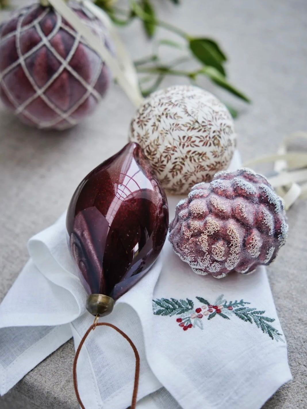 Christmas bauble Hilde red