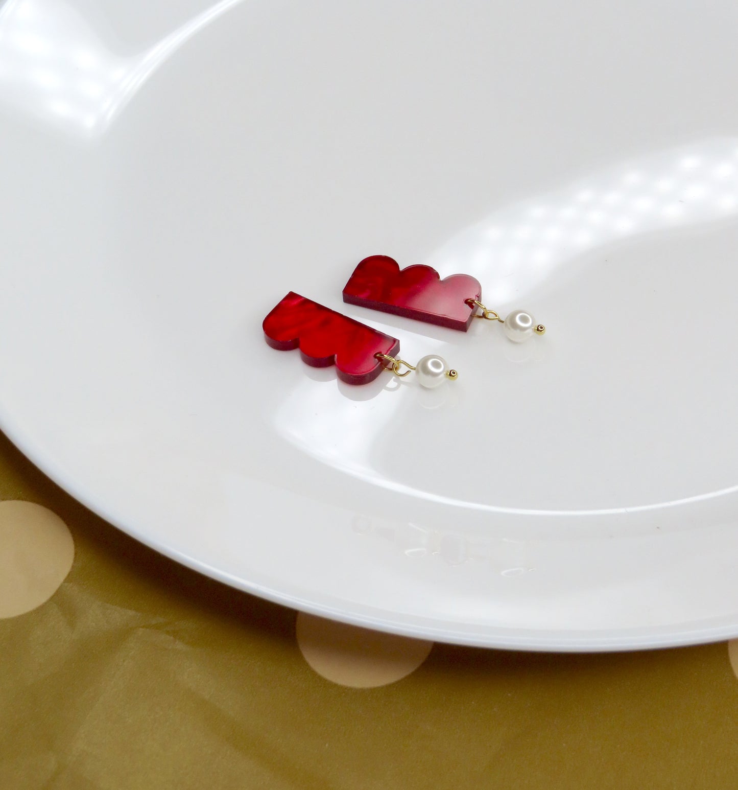 Rubinrote Belle Acryl Ohrringe mit Edelstahlstecker