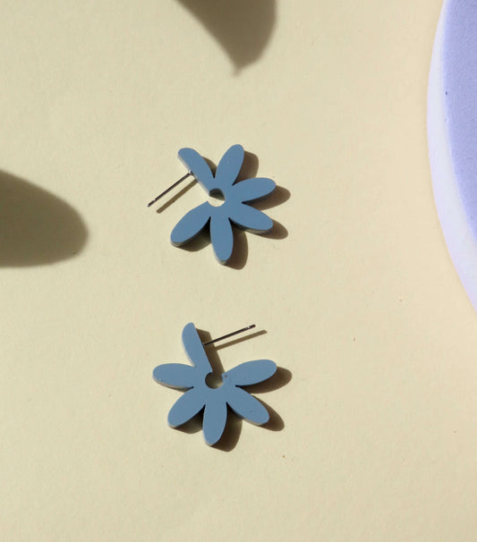 Creolen Flower aus Acryl und Edelstahl in taubenblau