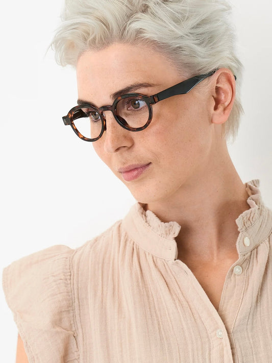 OjeOje K reading glasses, tortoise/black, in 4 strengths