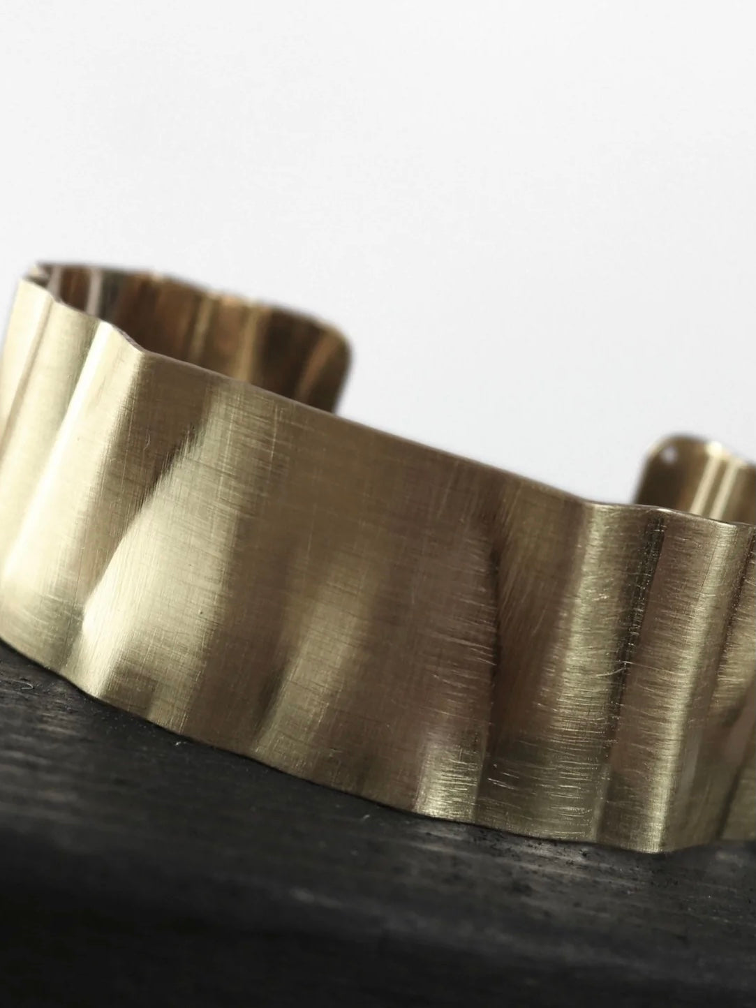 Armspange Alaya Statement Wave Cuff, in 2 Farben