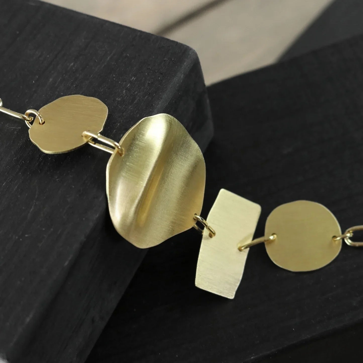 Alaya adjustable organic bracelet, in 2 colors