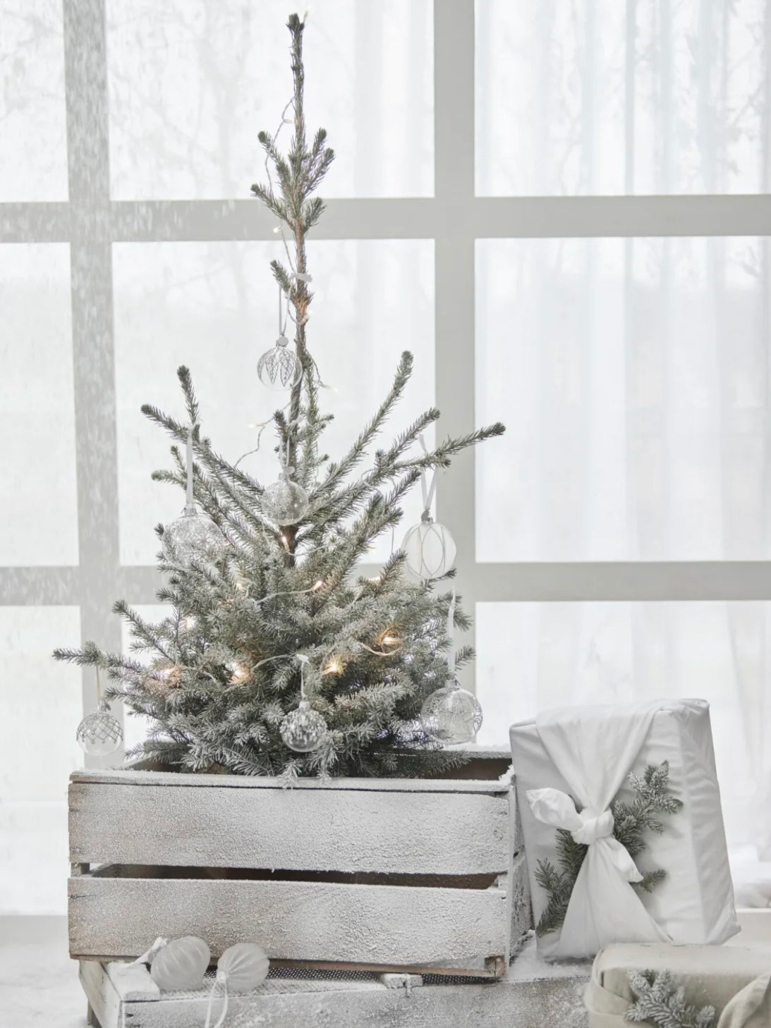 Cadelia Christmas bauble, transparent/silver, 8cm