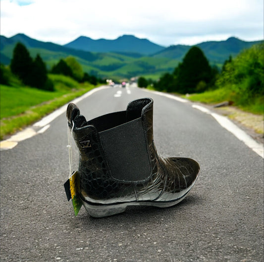 Lazamani Chelsea kvenstígvél í svörtu. Framleiðandanúmer: 85.645 (síðustu stykkin)