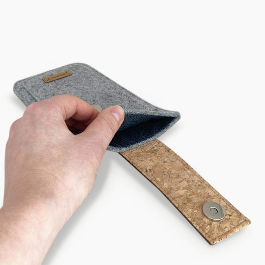 Handytasche für Xiaomi POCO M6 Pro | mit Magnetverschluss und extra Fach | hellgrau - Tracks | Modell HAKA