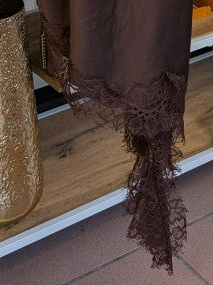 Kleid Satin asymmetrisch mit Spitze Coffee Braun One Size - von JCL Paris