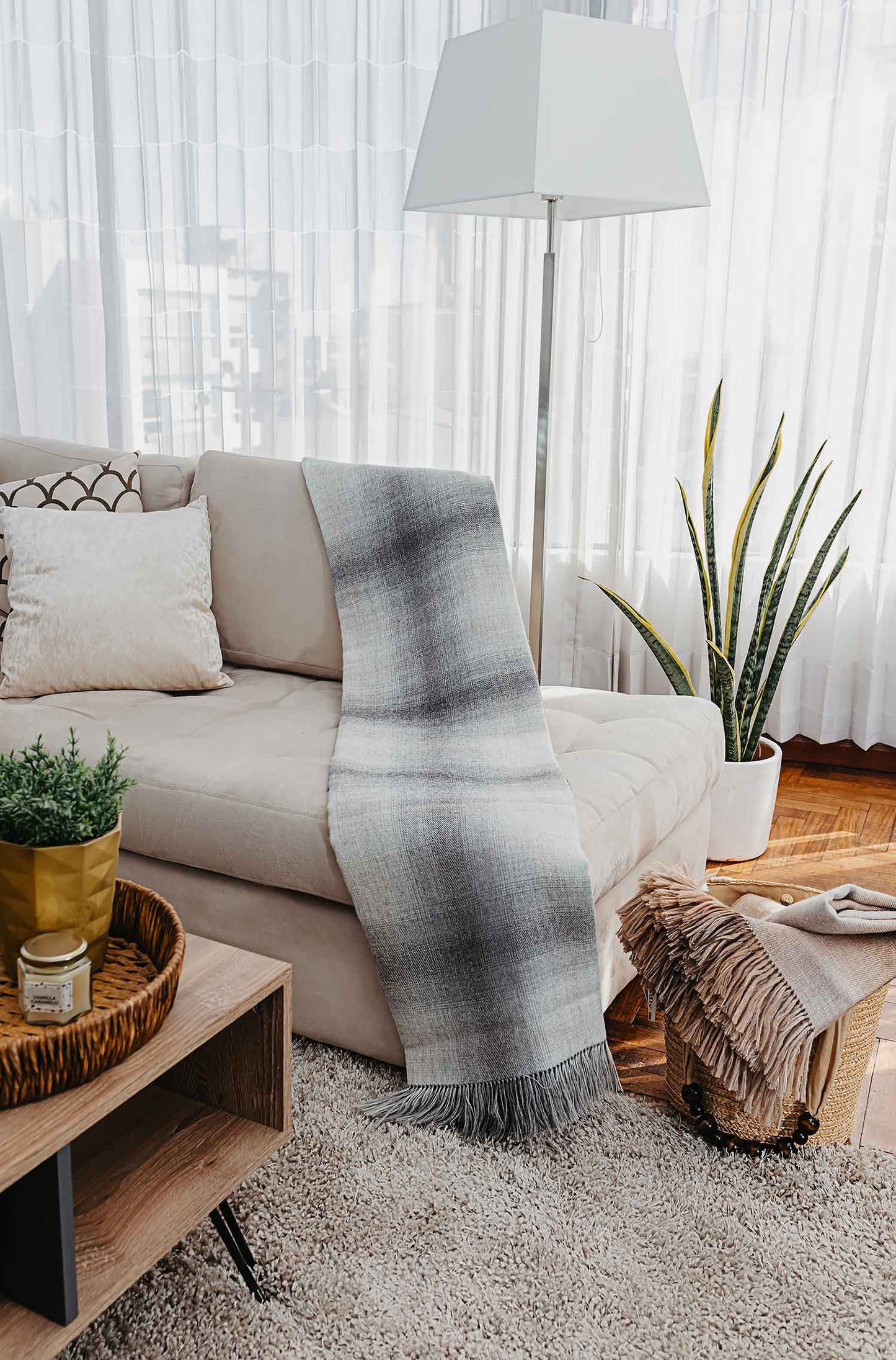 KUNA UKULELE – Luxurious blanket made of baby alpaca & silk | Lightweight, soft & stylish