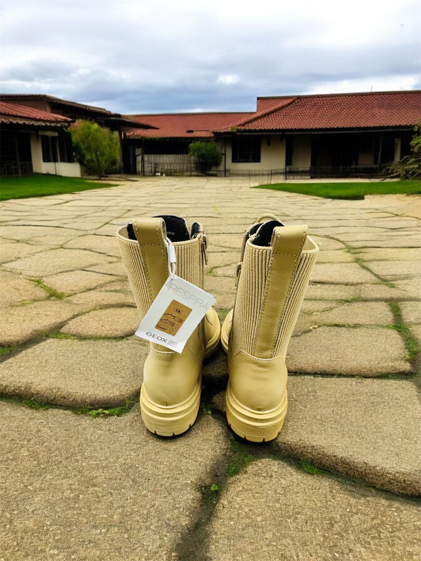Geox Iridea Modern women's boots in sand. Manufacturer number: D26HRN 043NH C5322 ( last pieces )