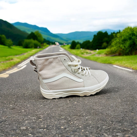 Vans UA Sentry Sk8-Hi WC Unisex skór Framleiðandanúmer: VNOA4BVWBLL1M 075 (Síðustu stykkin)