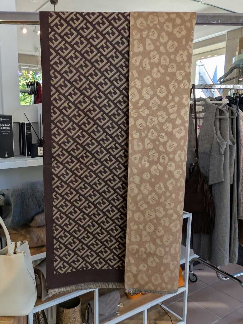 Reversible scarf, Fendi style, leopard print, brown and gold with fringe, 80% viscose, 20% wool