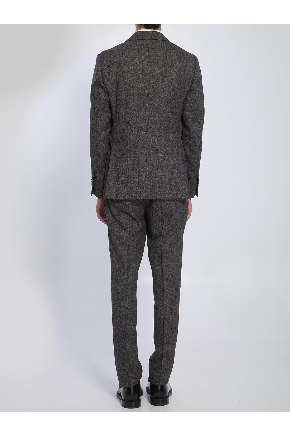 Single-breasted suit in virgin wool