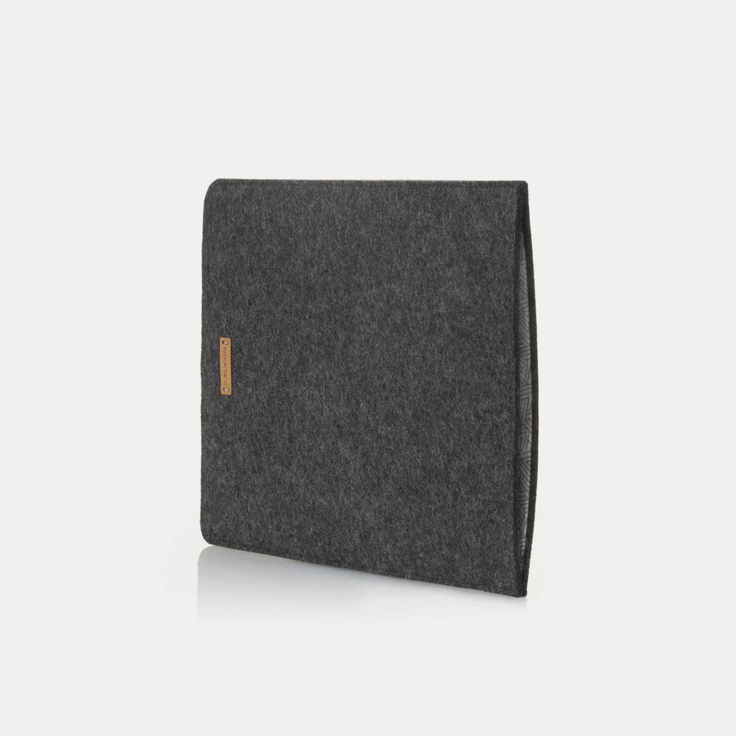 Hülle für Surface Go 3 | aus Filz und Bio-Baumwolle | anthrazit - tracks | Modell "LET"