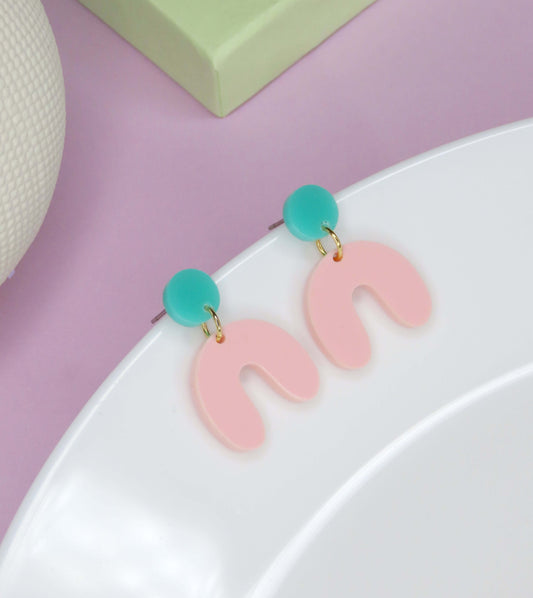 Kleine Arch Bogen Ohrringe in türkis rosa
