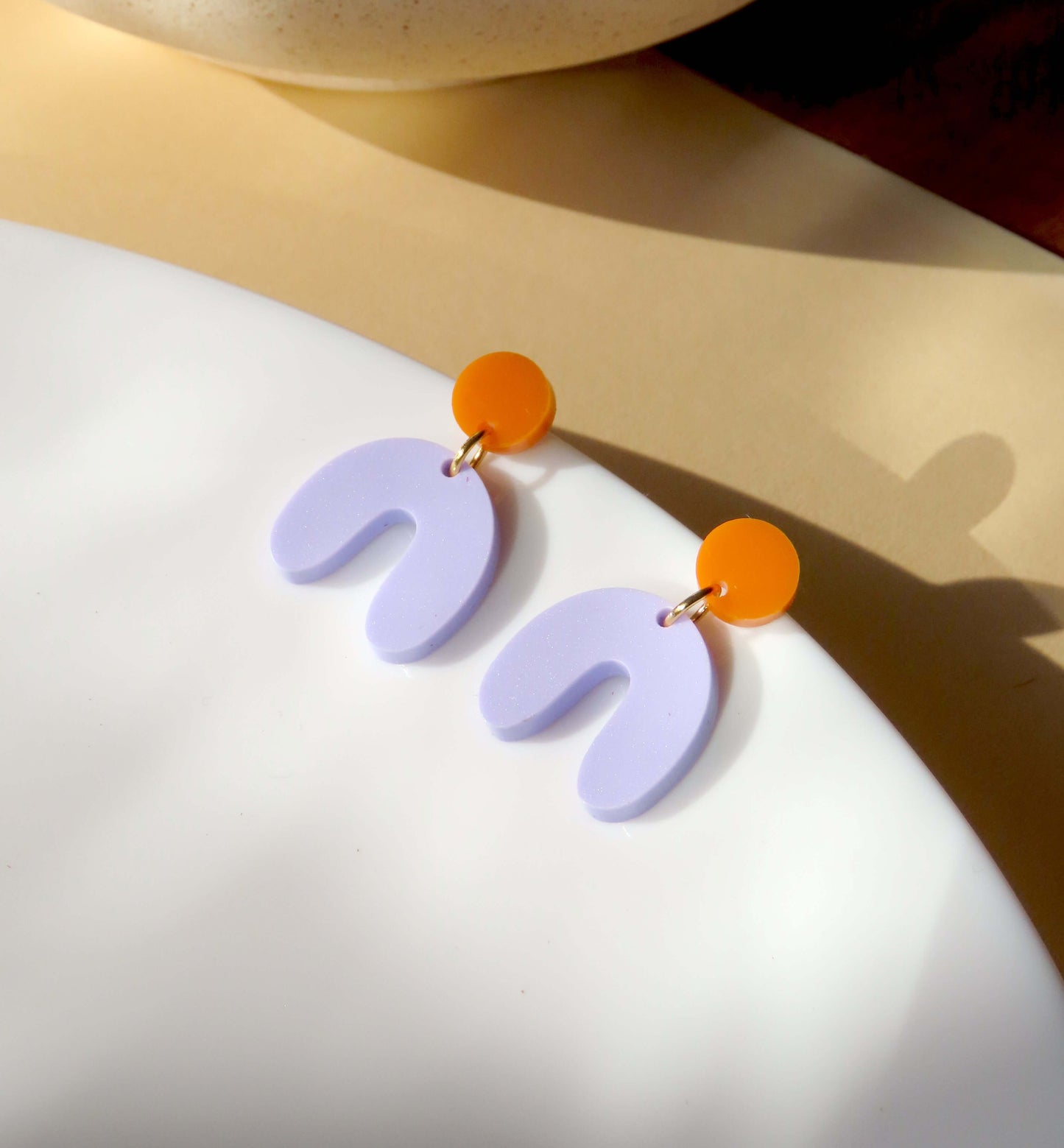 Kleine Orangegelbe Flieder Arch Bogen Ohrringe