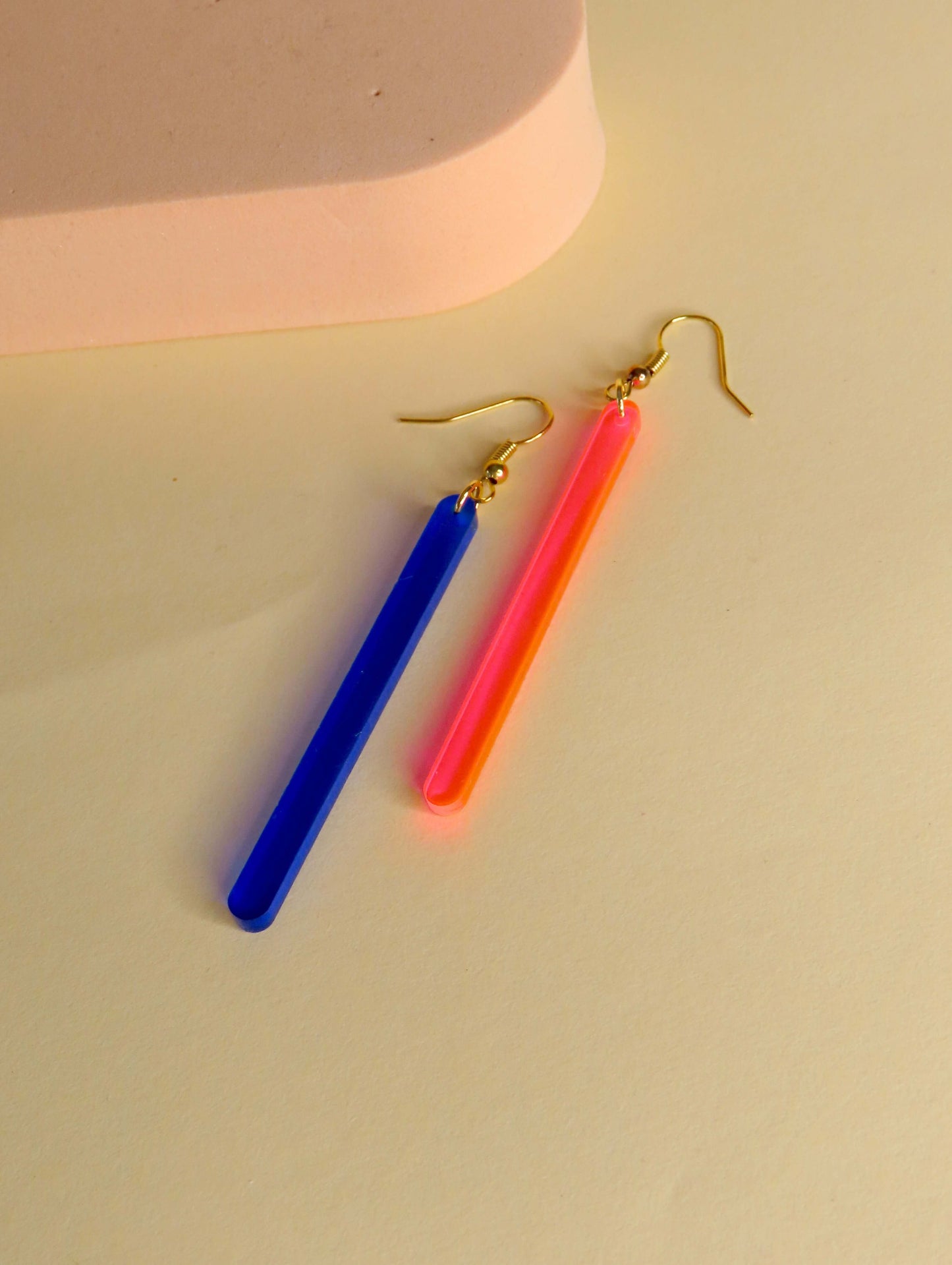 niemalsmehrohne x Kunstmuseum Basel Edition - neon lights Nr. 4 - Ohrringe