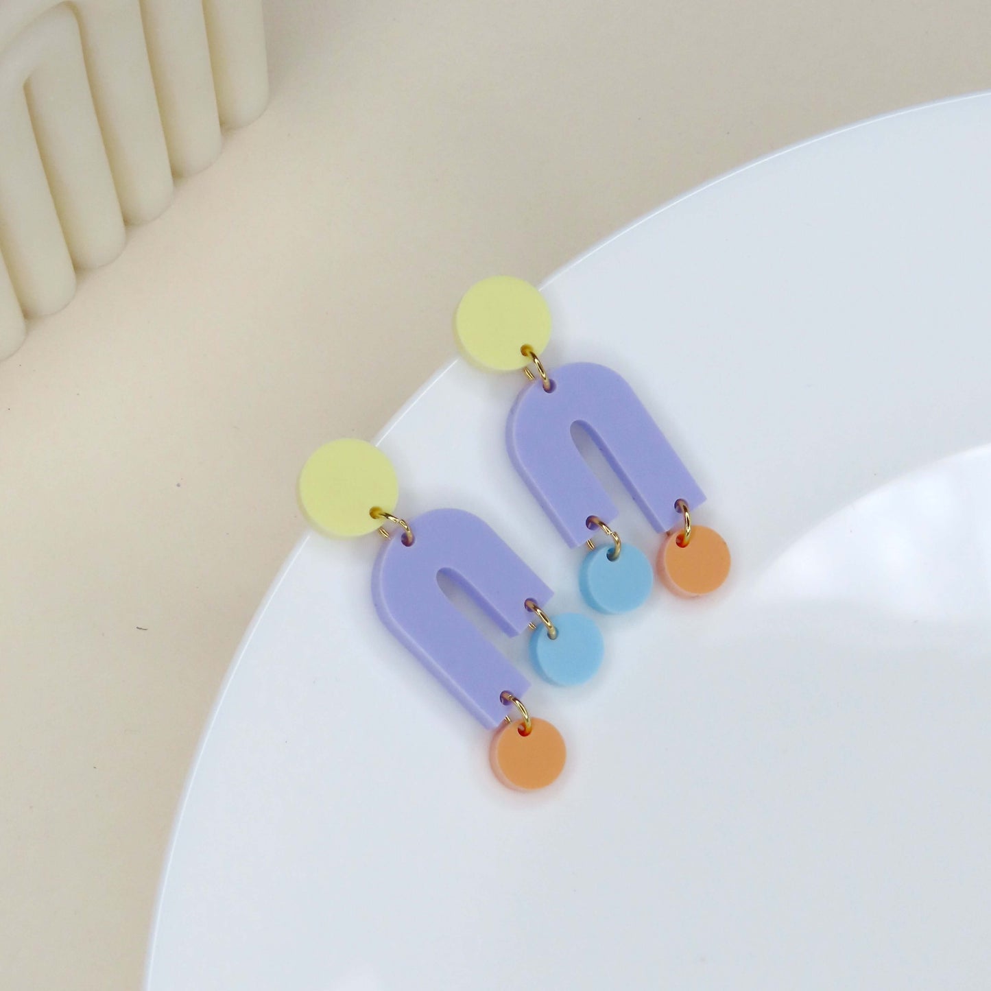 Mismatch Ohrringe aus Acryl in pastell