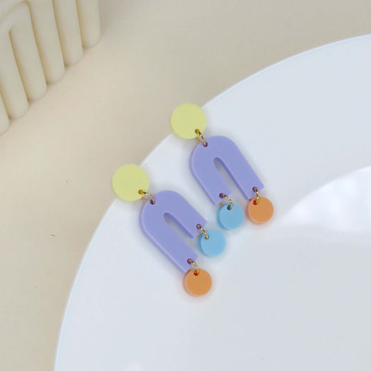 Mismatch Ohrringe aus Acryl in pastell