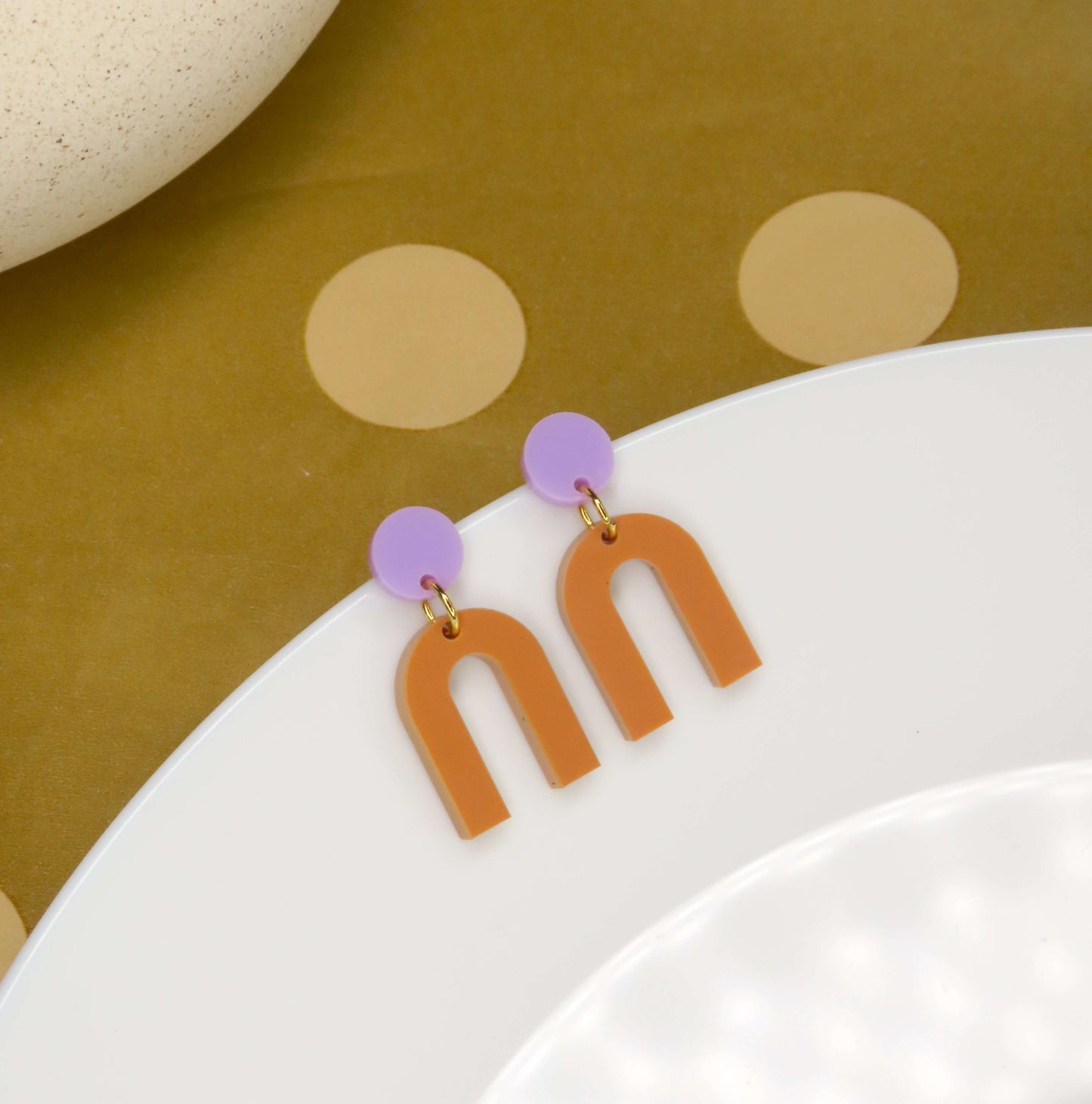 Mini Arch Acryl Ohrringe mit Edelstahlstecker in flieder terracotta