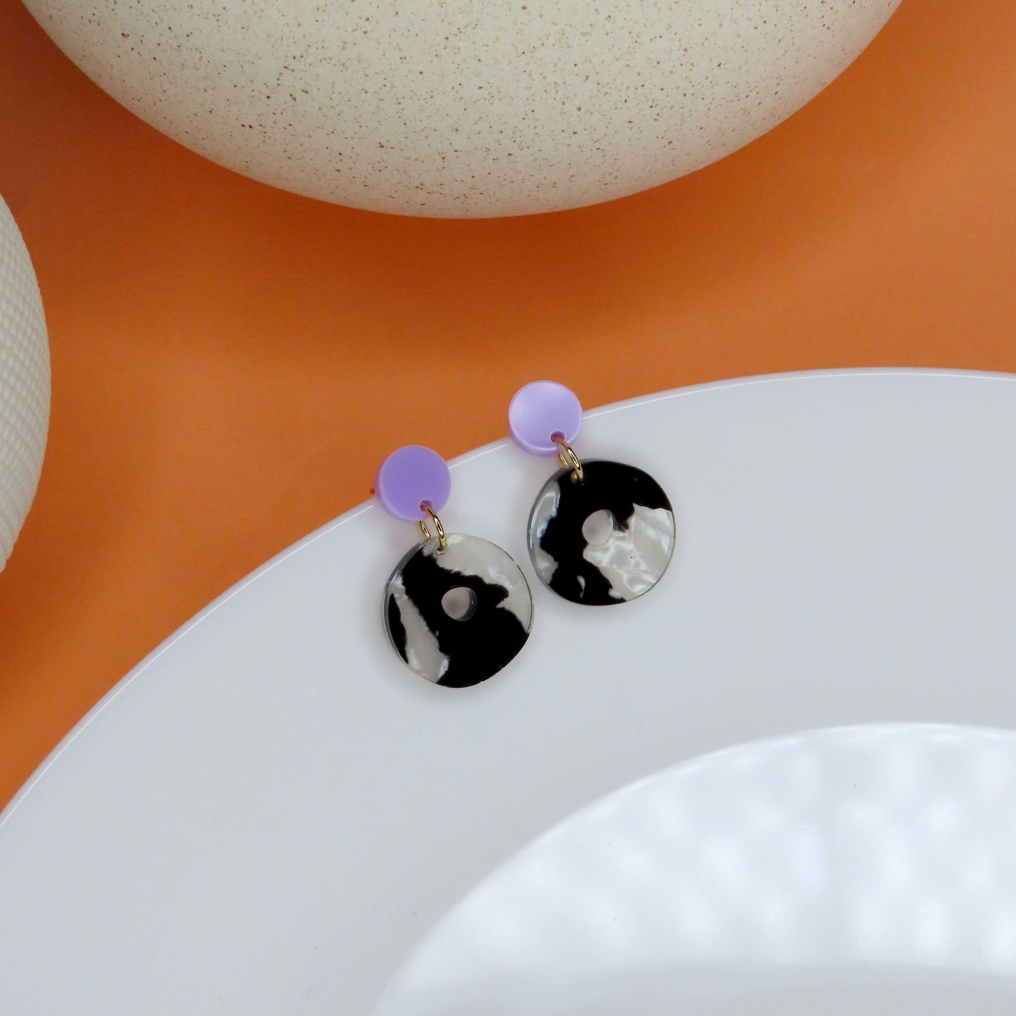 Alma Ohrstecker in flieder mit Acetat Anhängern