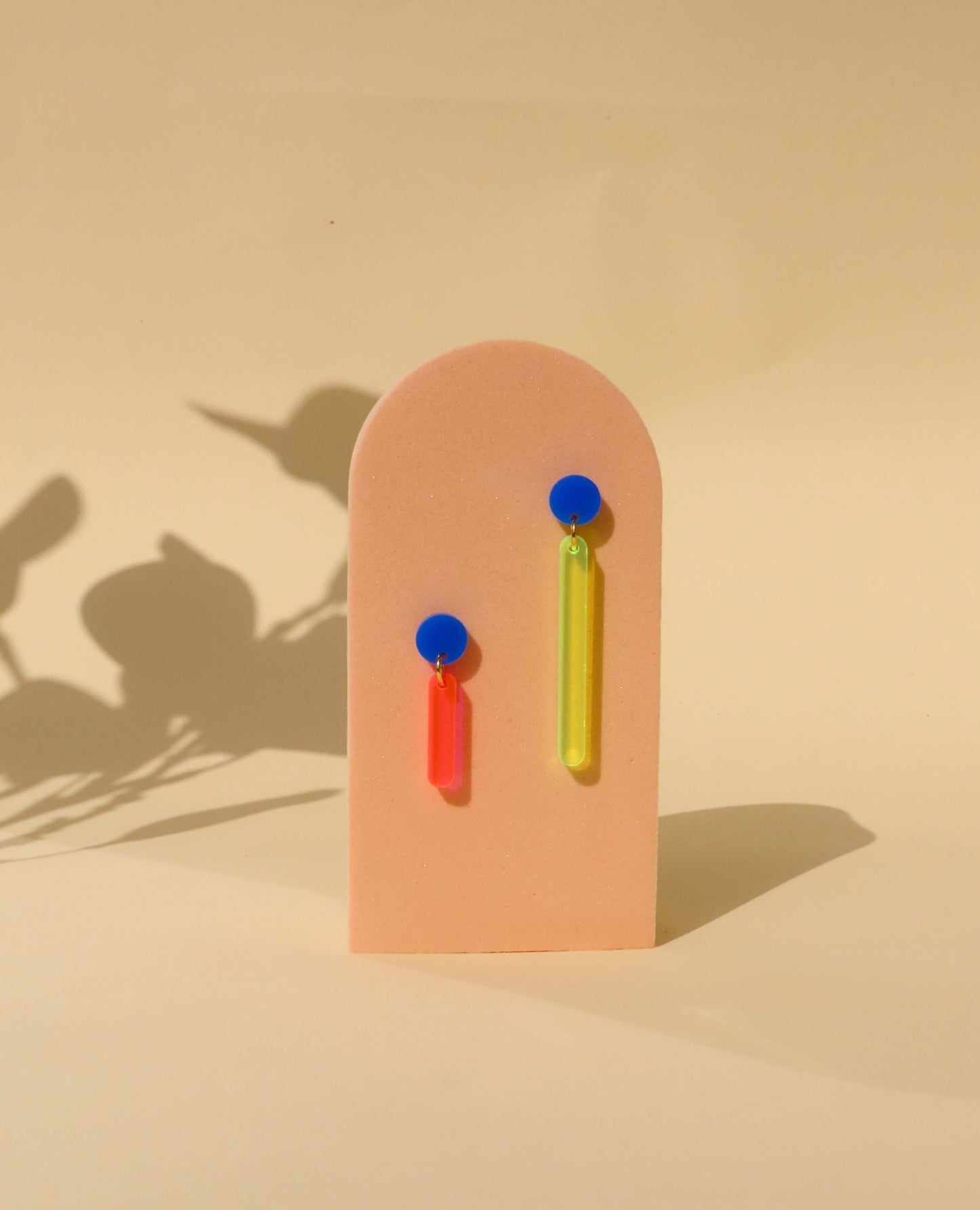 niemalsmehrohne x Kunstmuseum Basel Edition - neon lights Nr.2 - Ohrringe