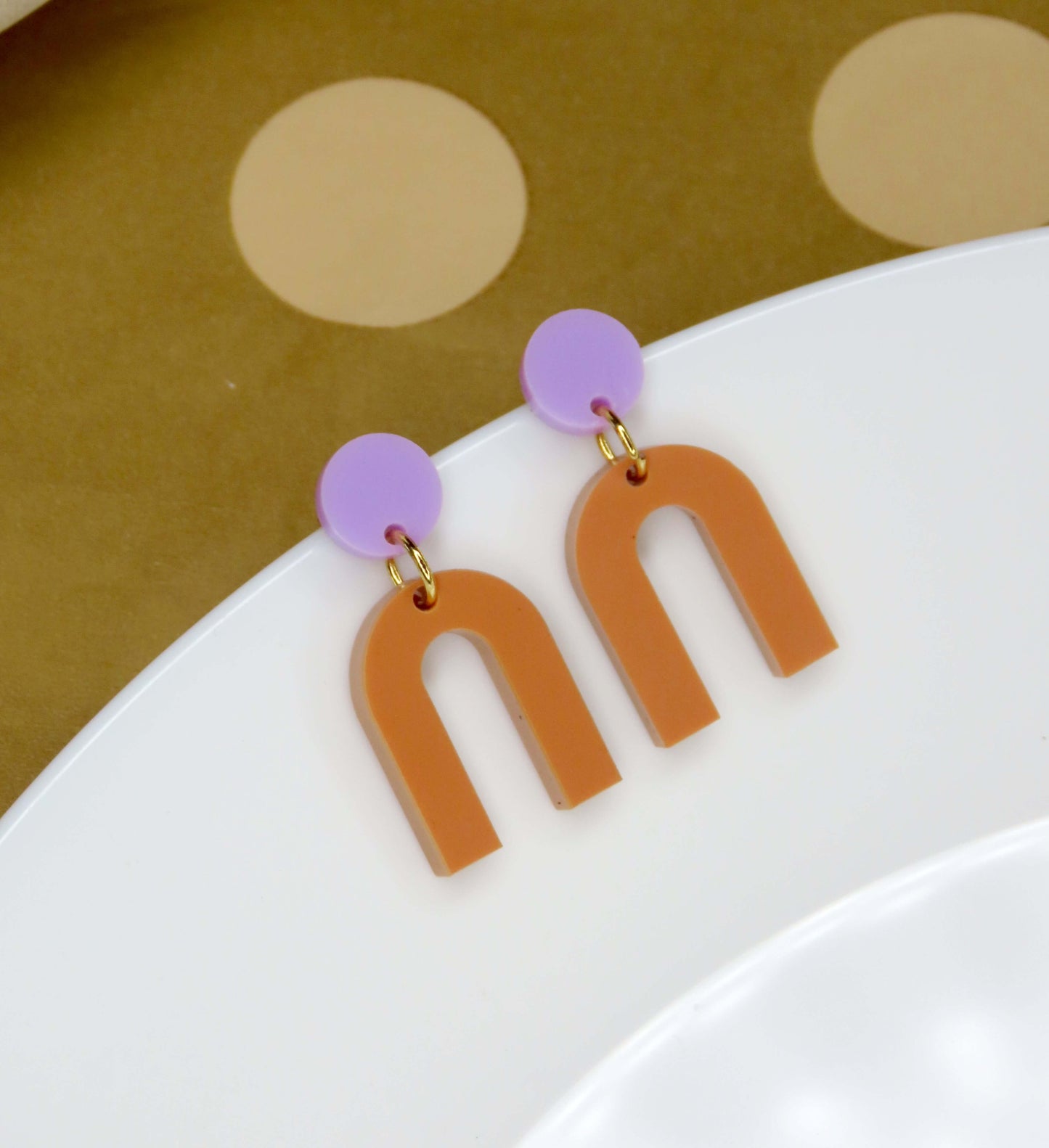 Mini Arch Acryl Ohrringe mit Edelstahlstecker in flieder terracotta